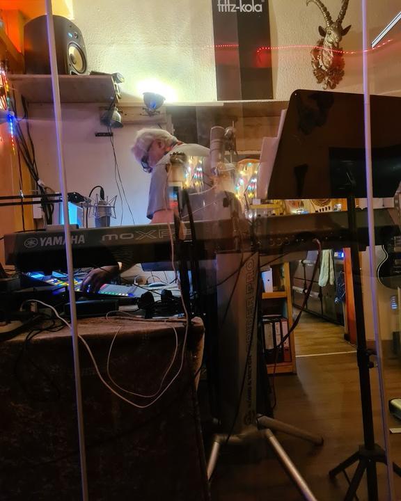 Christoffer's singin tapas