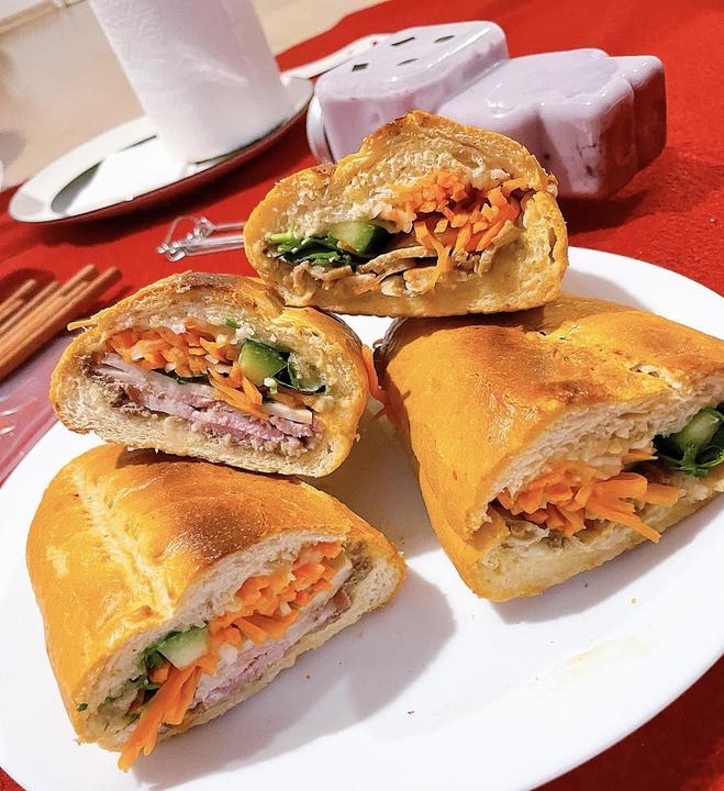 Mama Vân - Sài Gòn Deli