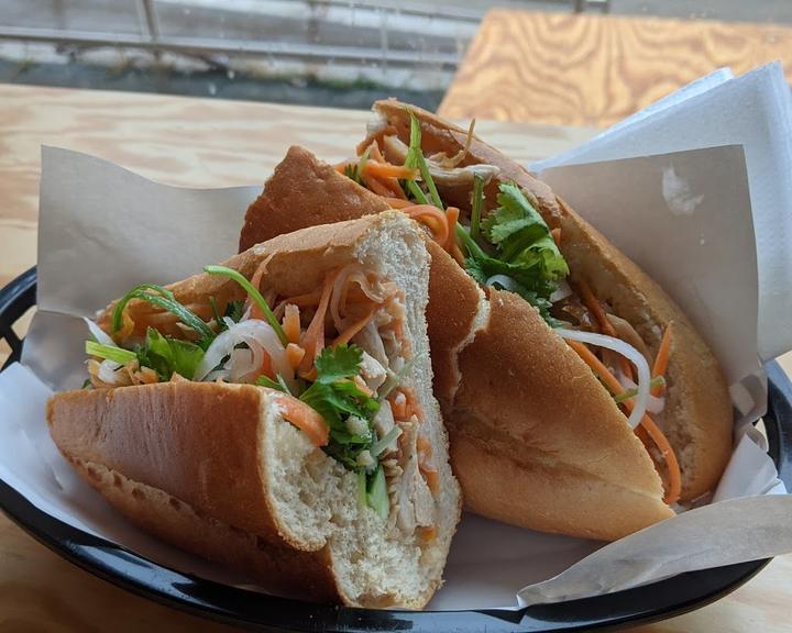 Mama Vân - Sài Gòn Deli