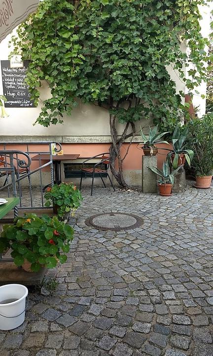13 Pfaffen Keller- und Gartenwirtschaft