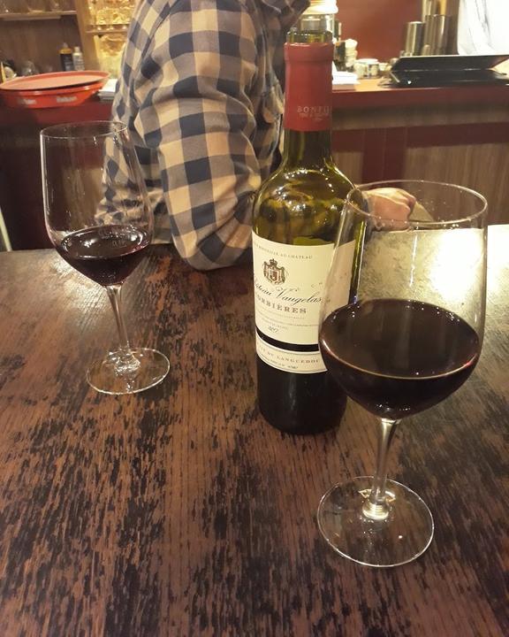 Wein Bar Chateauneuf