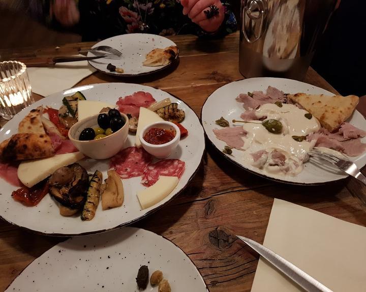 Nola Neapolitanische Pizza & Weinbar