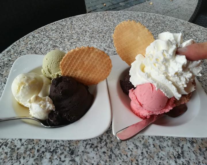 Eiscafé De Pellegrin Gelateria Zoldana
