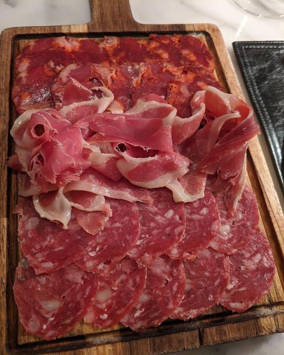 donostia - Restaurant & Delikatessen