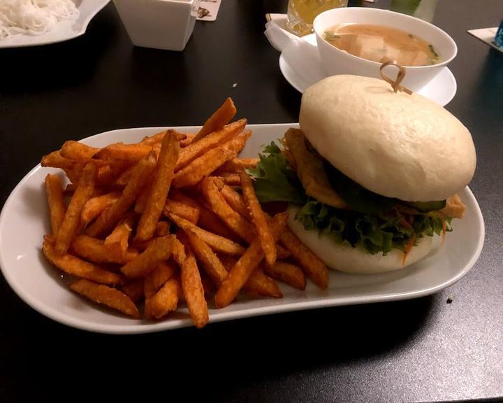 Cáo Bar Restaurant