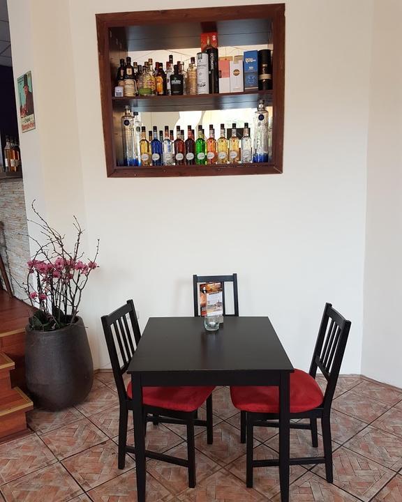 Cáo Bar Restaurant