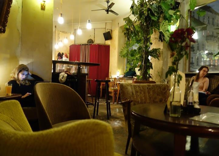 Caferoyal