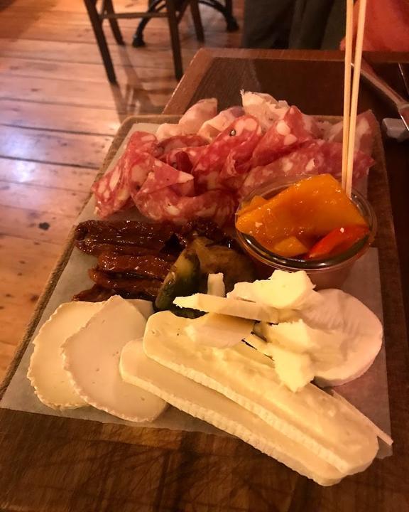 MINI - Wine, Food & Cult Movies