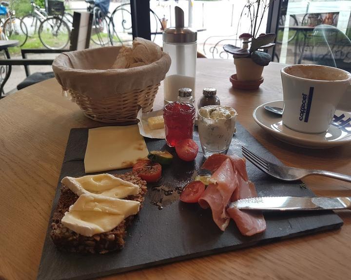 Cafe Lual