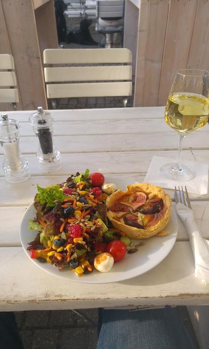 Ruthis - Cafe & Bistro