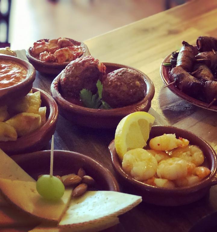 Tapas Bar La barra -cava y mas-