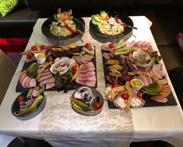 Maxima Bistro