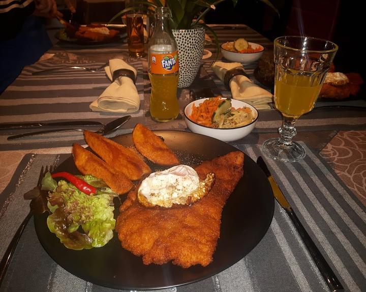Maxima Bistro