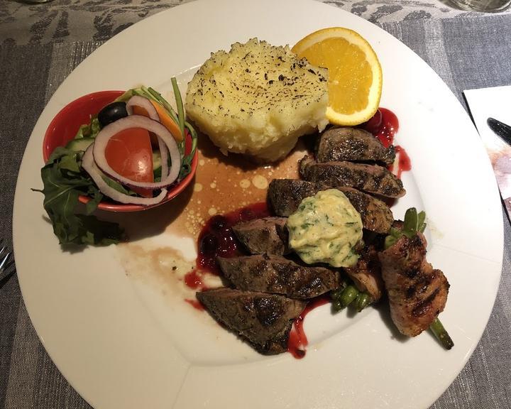 Maxima Bistro