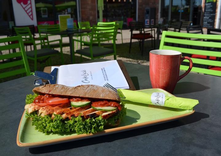 Cafe´ Luck