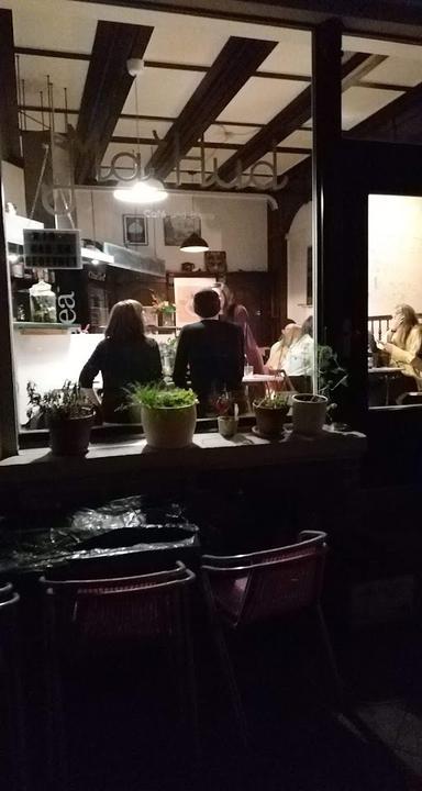 Ma'Hud - Café & Bistro