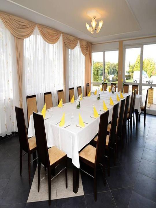 Aga's Hotel Restaurant