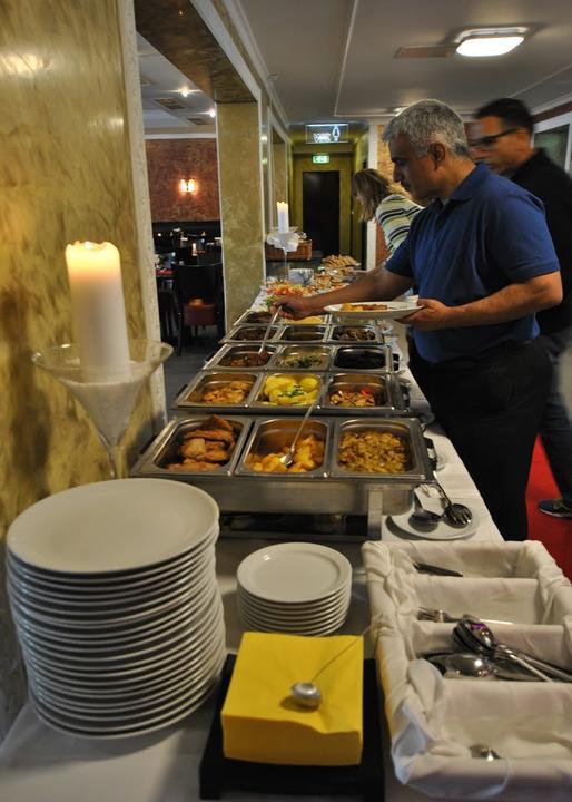 Aga's Hotel Restaurant