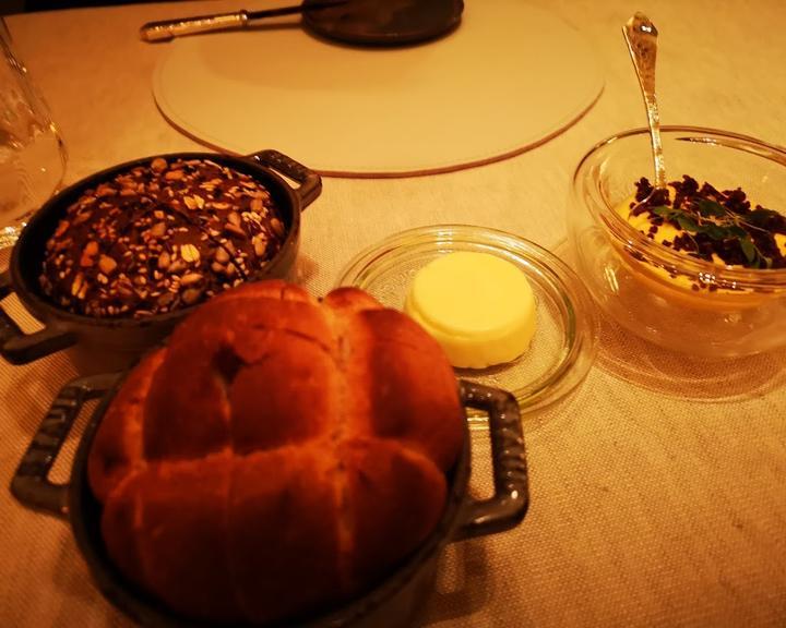 LOUIS Restaurant