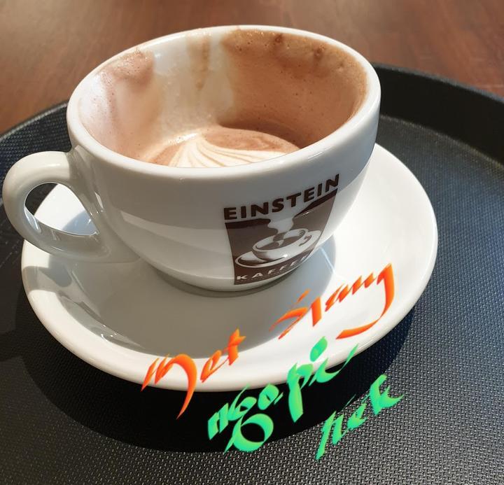 Einstein Kaffee am Mercedes Platz