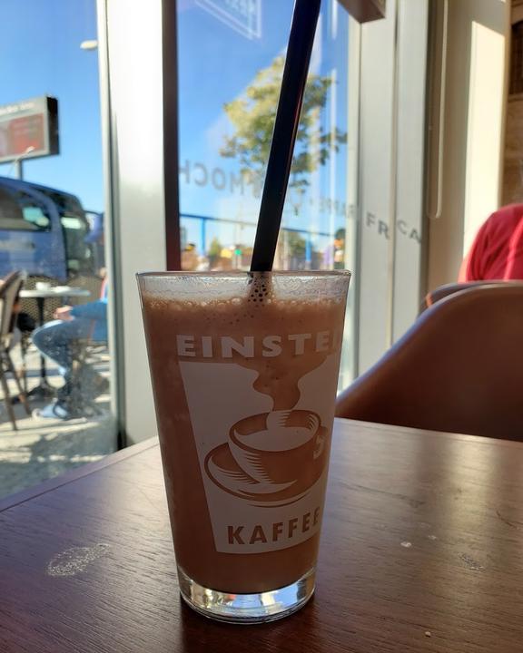 Einstein Kaffee am Mercedes Platz