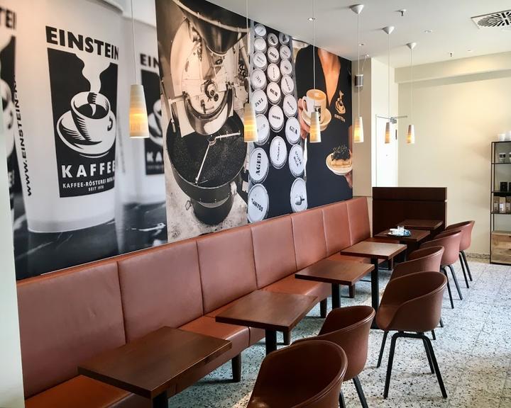 Einstein Kaffee am Mercedes Platz