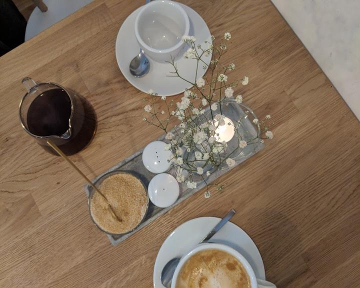 Juli liebt Kaffee