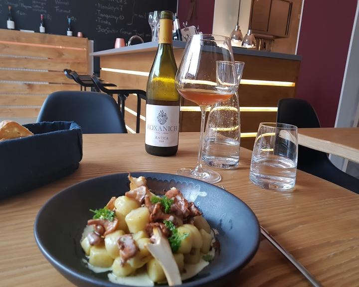 Finns Wine & Kitchen