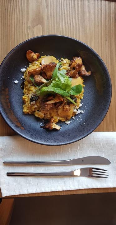 Finns Wine & Kitchen