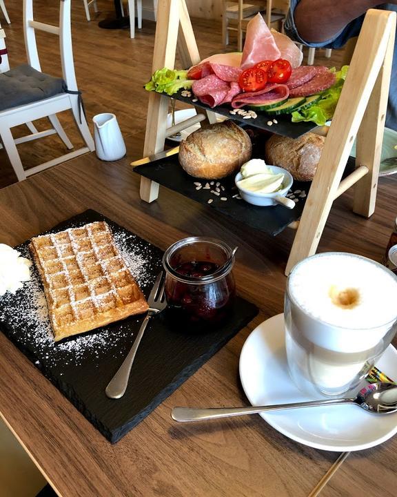 Bitte mit Sahne Eiscafe