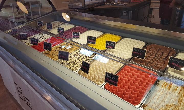 Bitte mit Sahne Eiscafe