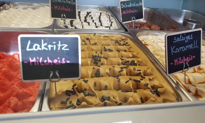 Bitte mit Sahne Eiscafe