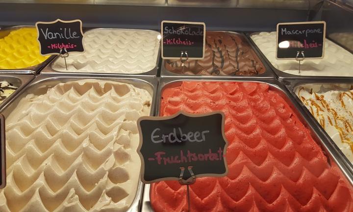 Bitte mit Sahne Eiscafe