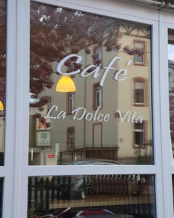 Cafe La Dolce Vita