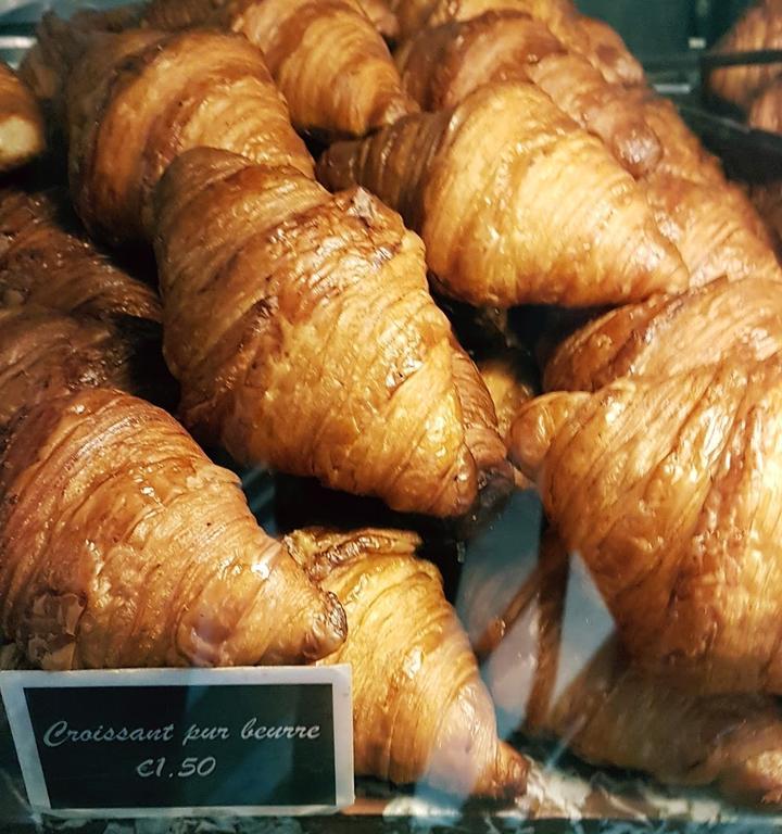 Eclair au Café