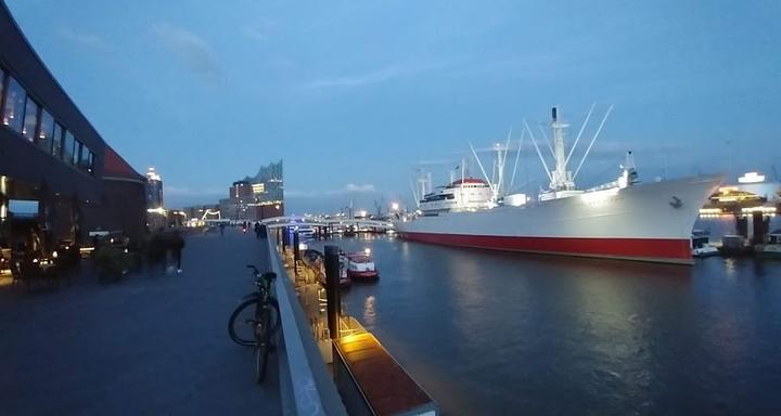 ALEX Hamburg Überseebrücke