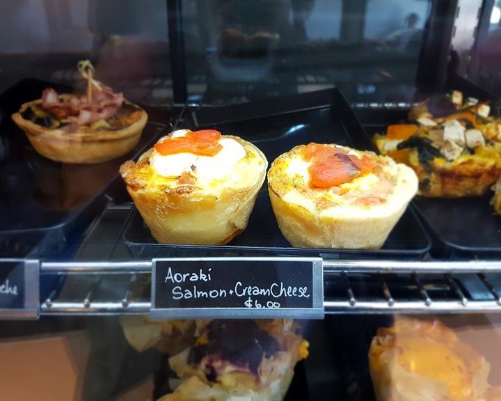 WHY NOT Cafe & Nails