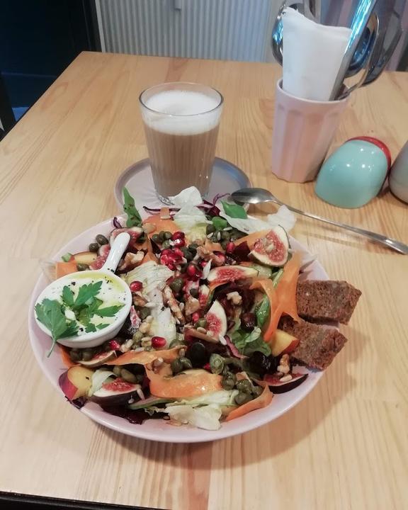 Yummy Mummy Bistro