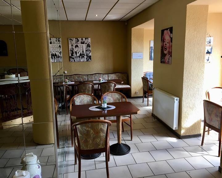 Kaisers Cafe