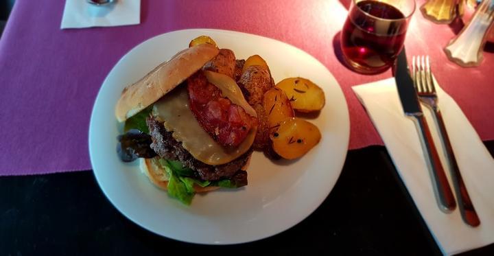 Lehel Bar Food Club