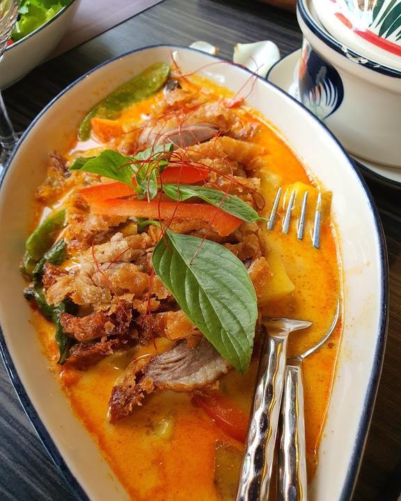 Lay Thai Restaurant & Lounge