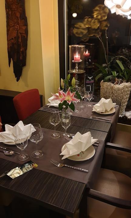 Lay Thai Restaurant & Lounge