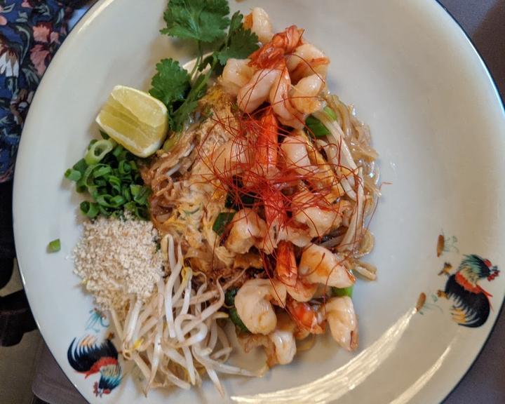Lay Thai Restaurant & Lounge