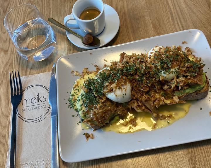 meiks BRUNCH AND BAR