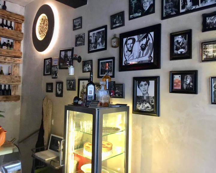 I Bizzarri Restaurant, Bistro, Café