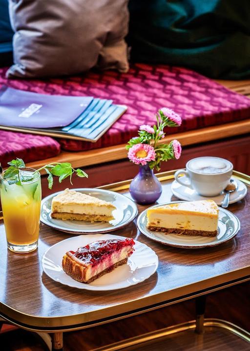 Tachelesz Cafe & Bistro