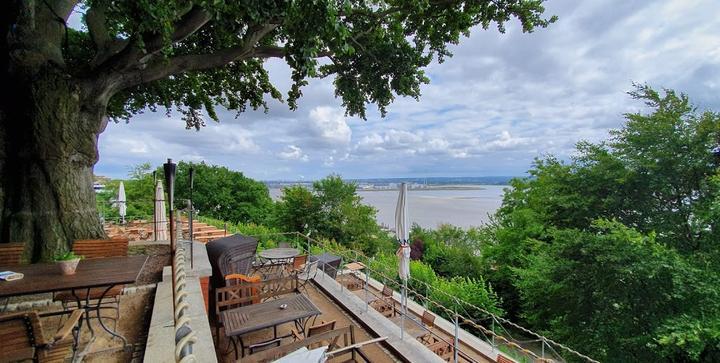 Deck 7 Market Restaurant