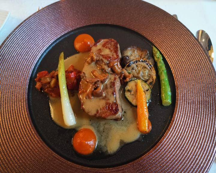 Deck 7 Market Restaurant