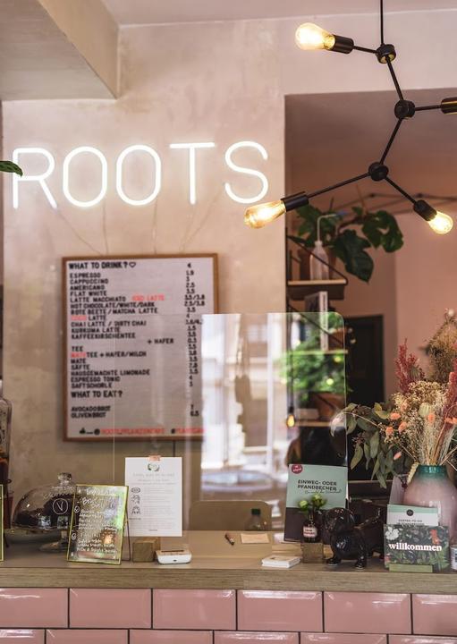 roots. Pflanzencafé