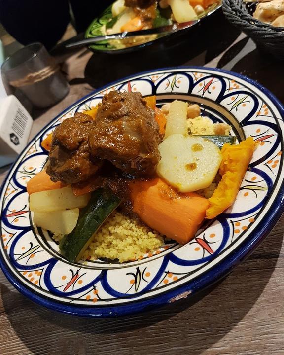 LATIF'S - Frontcooking & Bar